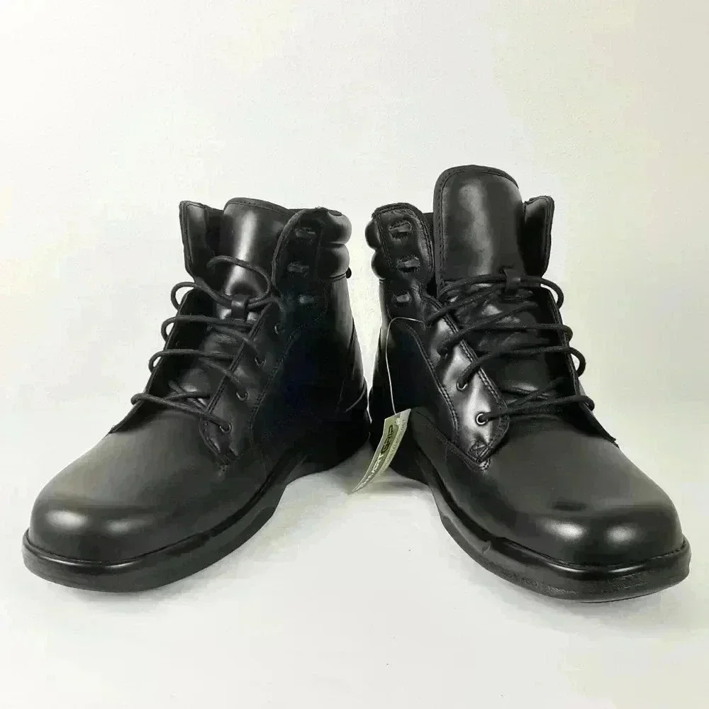 NWT Apex Boots With Smart Grip- Size 11.5